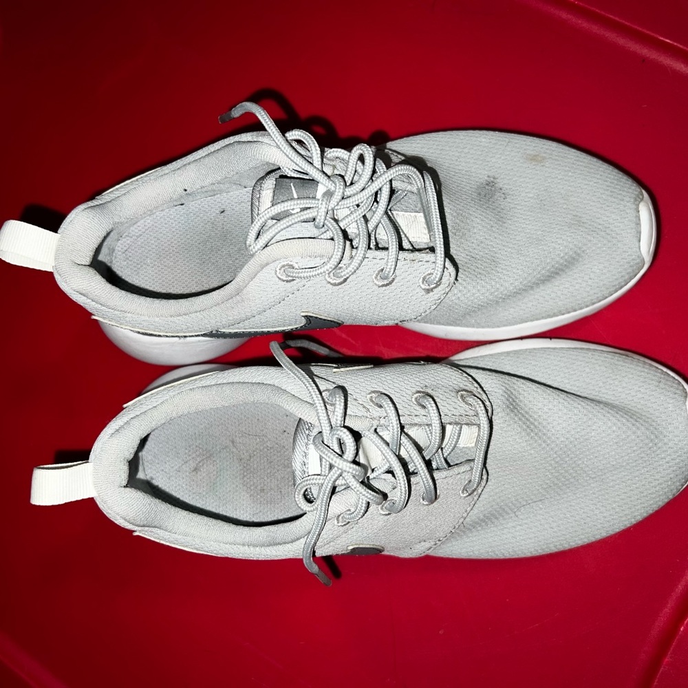 Nike - Picture 2 of 5